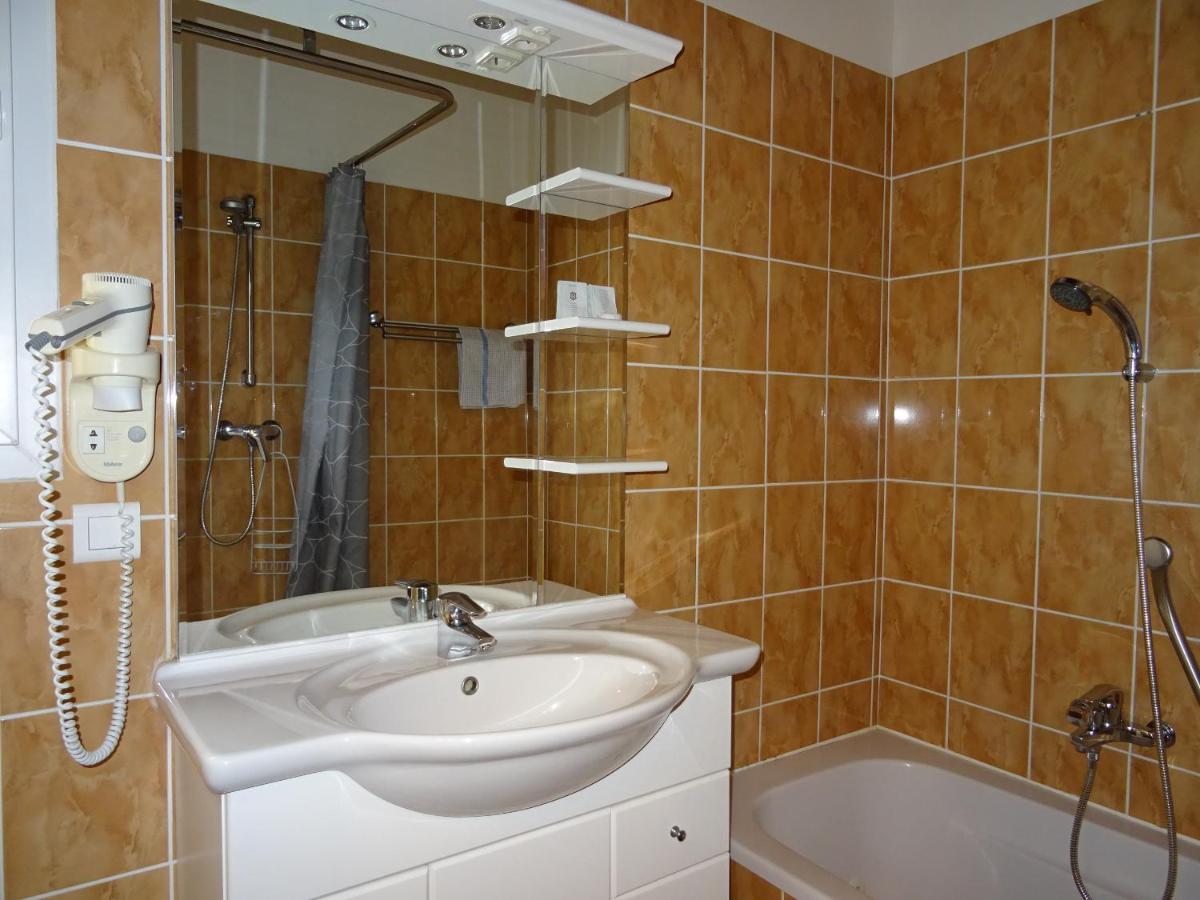 Location Villa Et Studios Roquebrune-sur Argens Bagian luar foto